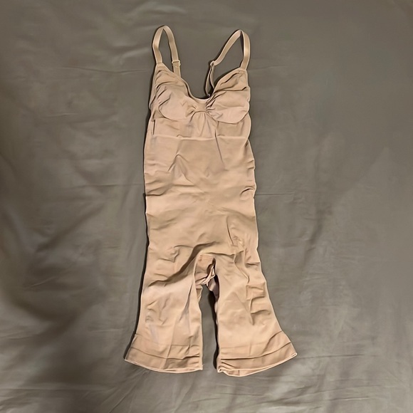 SKIMS Intimates & Sleepwear Skims Sculpting Bodysuit Mid Thigh W